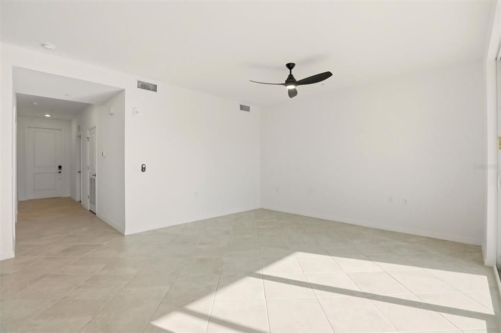 For Sale: $150,000 (2 beds, 2 baths, 1161 Square Feet)