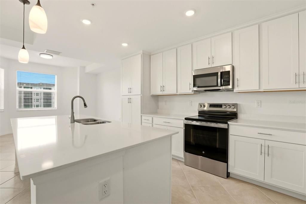 For Sale: $150,000 (2 beds, 2 baths, 1161 Square Feet)