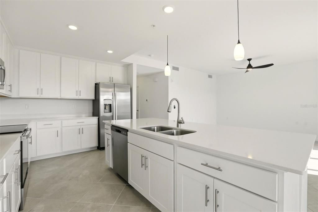 For Sale: $150,000 (2 beds, 2 baths, 1161 Square Feet)