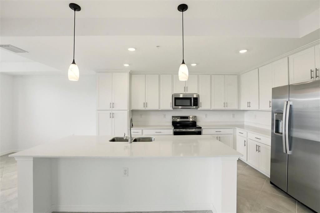 For Sale: $150,000 (2 beds, 2 baths, 1161 Square Feet)
