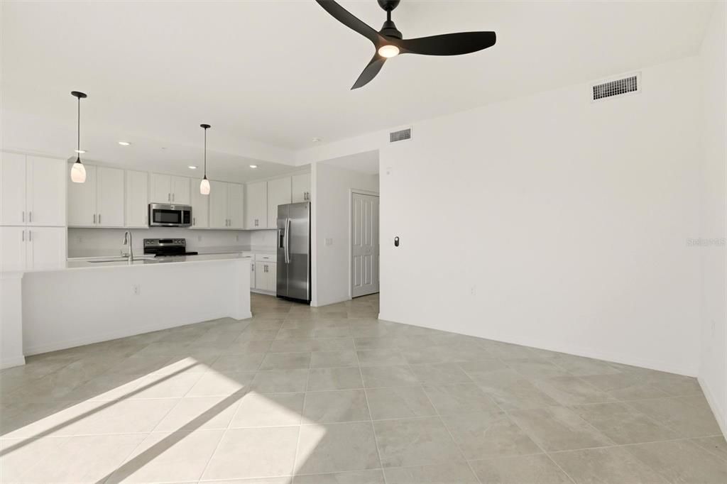 For Sale: $150,000 (2 beds, 2 baths, 1161 Square Feet)