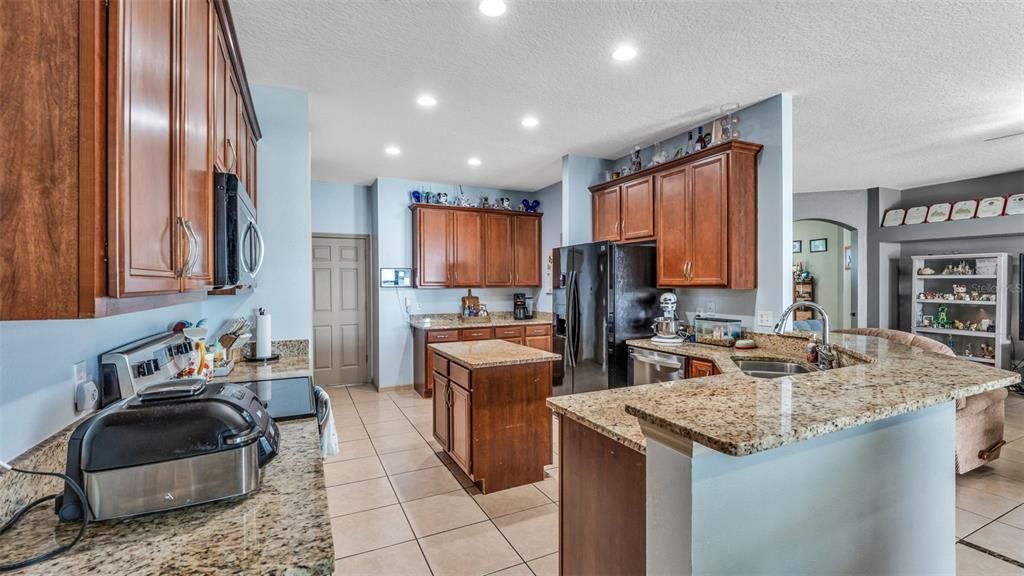 For Sale: $599,900 (5 beds, 4 baths, 3424 Square Feet)