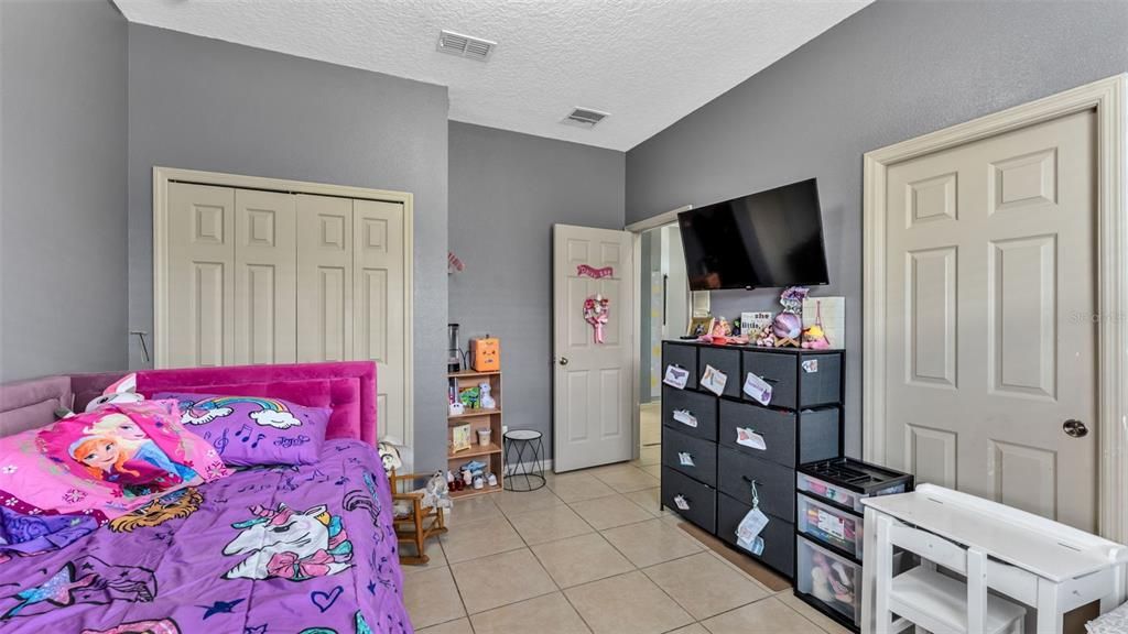 For Sale: $599,900 (5 beds, 4 baths, 3424 Square Feet)