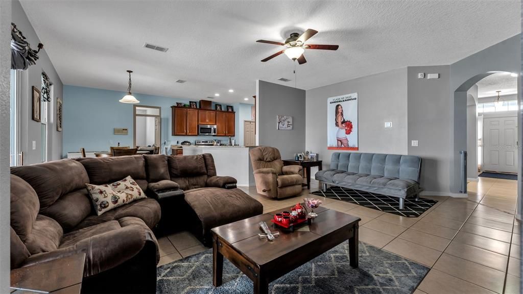 For Sale: $599,900 (5 beds, 4 baths, 3424 Square Feet)