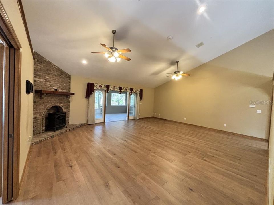For Sale: $640,000 (3 beds, 2 baths, 2975 Square Feet)
