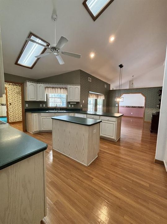 For Sale: $640,000 (3 beds, 2 baths, 2975 Square Feet)
