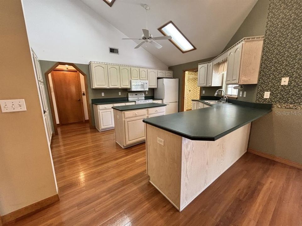 For Sale: $640,000 (3 beds, 2 baths, 2975 Square Feet)