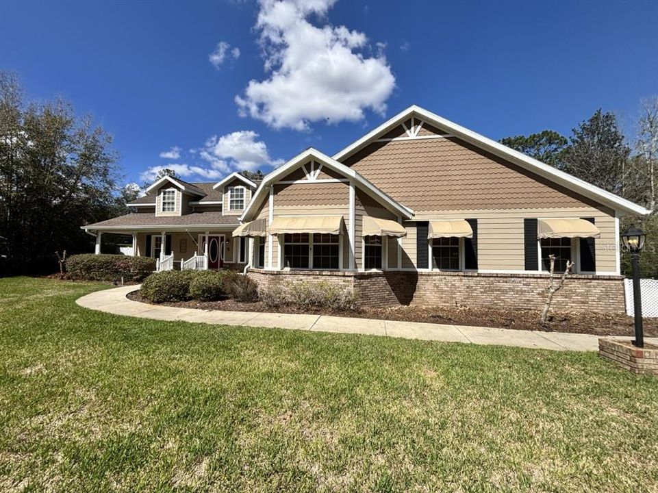 For Sale: $640,000 (3 beds, 2 baths, 2975 Square Feet)