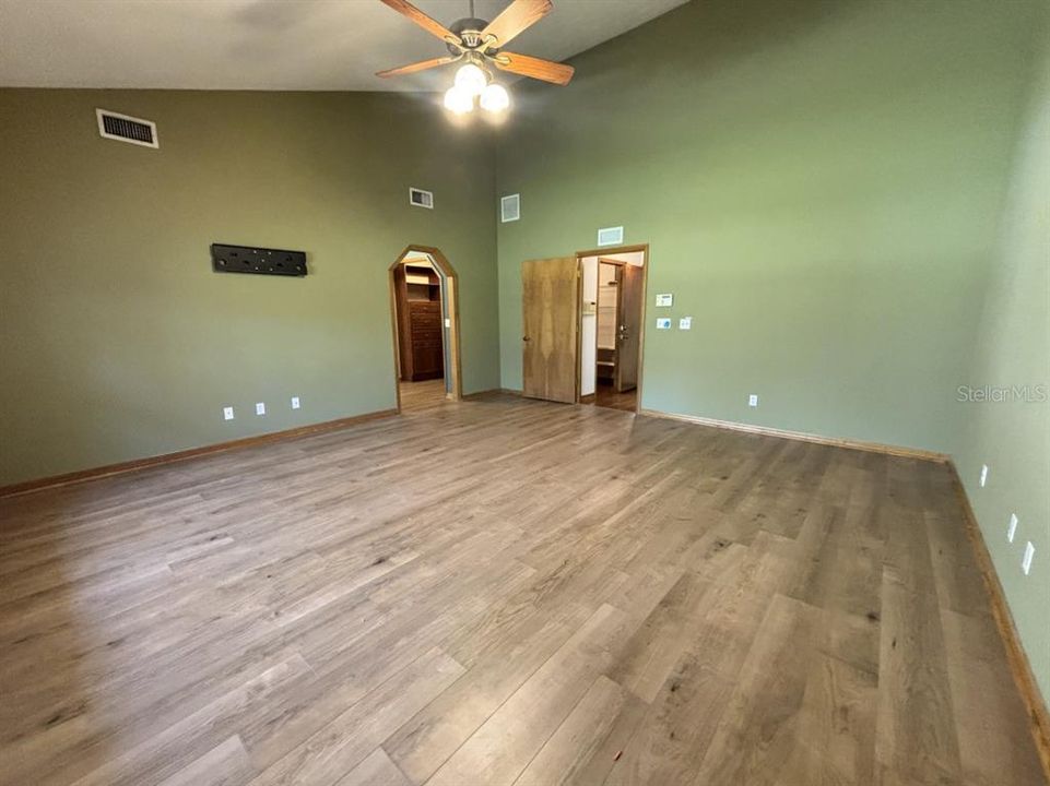 For Sale: $640,000 (3 beds, 2 baths, 2975 Square Feet)