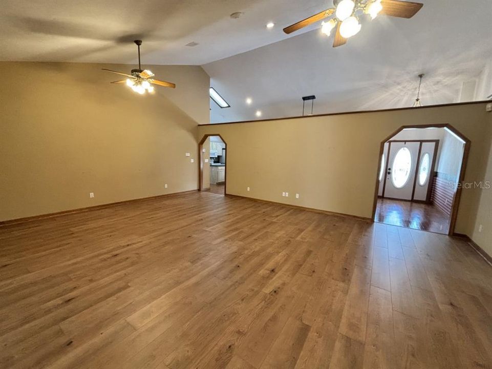 For Sale: $640,000 (3 beds, 2 baths, 2975 Square Feet)