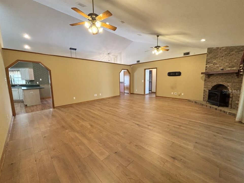 For Sale: $640,000 (3 beds, 2 baths, 2975 Square Feet)