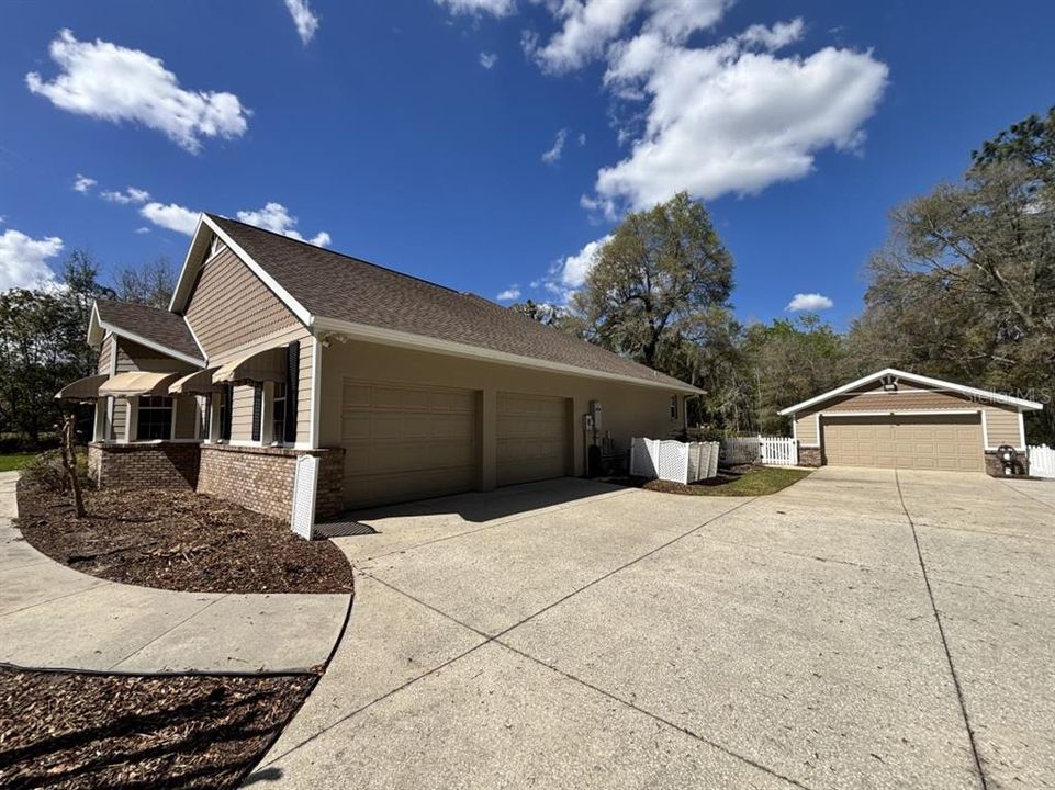 For Sale: $640,000 (3 beds, 2 baths, 2975 Square Feet)