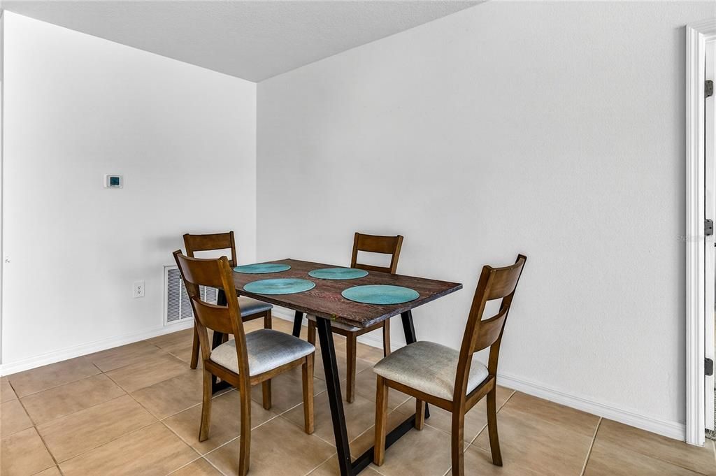 В аренду: $2,500 (4 спален, 2 ванн, 1645 Квадратных фут)