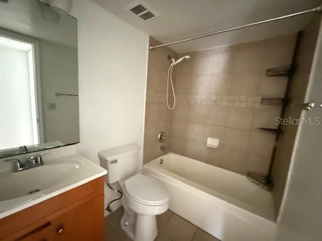 Под контрактом: $1,395 (2 спален, 2 ванн, 1100 Квадратных фут)