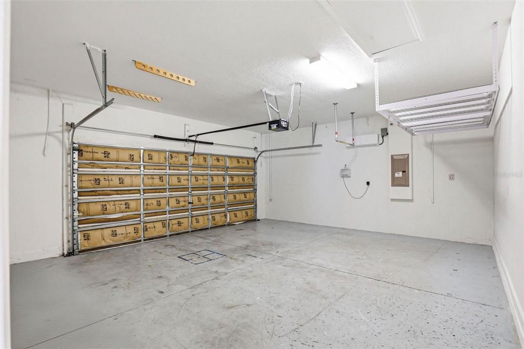 Под контрактом: $389,900 (3 спален, 2 ванн, 1979 Квадратных фут)