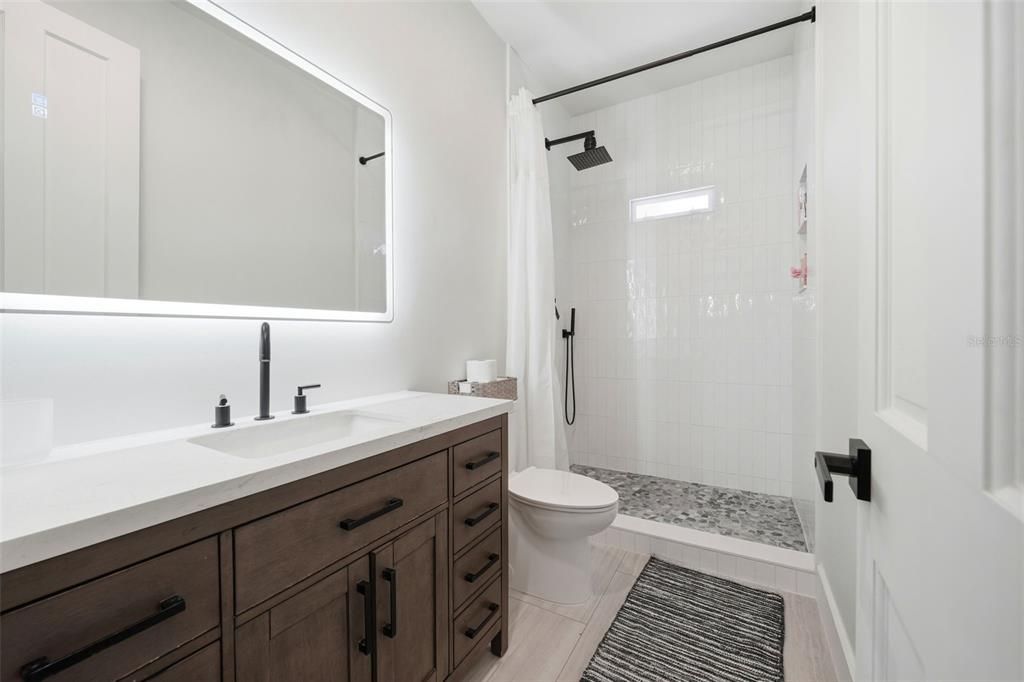 Activo con contrato: $287,000 (4 camas, 2 baños, 1200 Pies cuadrados)