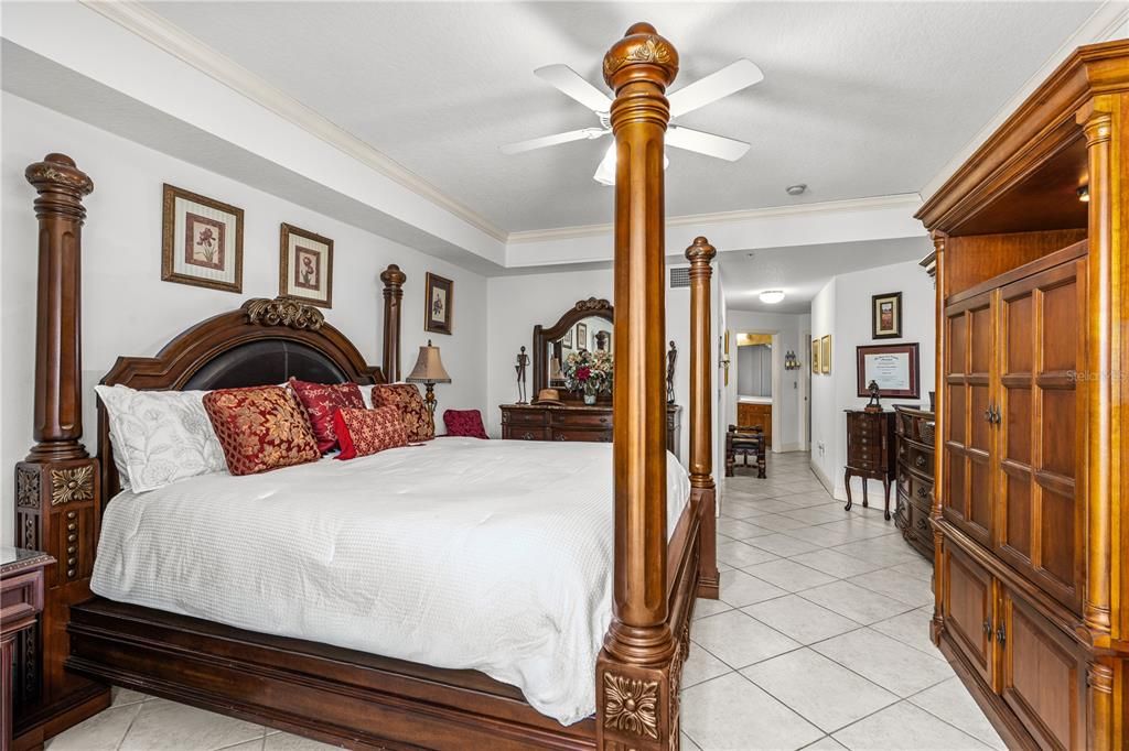 En Venta: $879,000 (3 camas, 3 baños, 2433 Pies cuadrados)