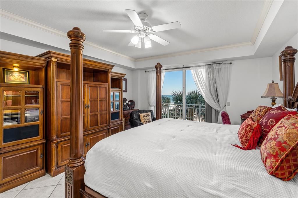 En Venta: $879,000 (3 camas, 3 baños, 2433 Pies cuadrados)