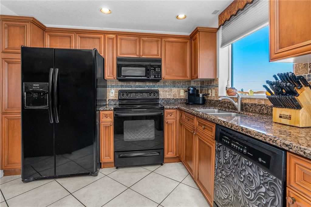 En Venta: $879,000 (3 camas, 3 baños, 2433 Pies cuadrados)