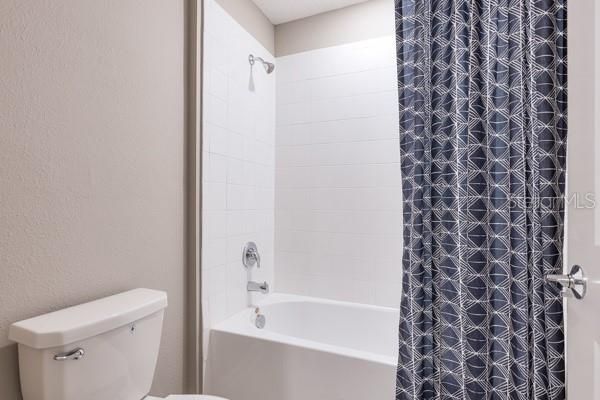 En Venta: $564,999 (5 camas, 2 baños, 2896 Pies cuadrados)