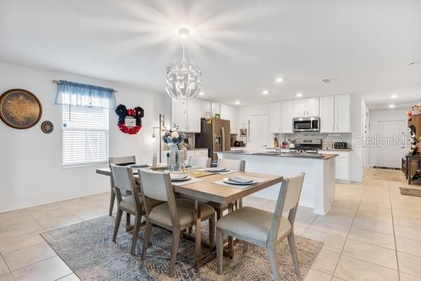 En Venta: $564,999 (5 camas, 2 baños, 2896 Pies cuadrados)