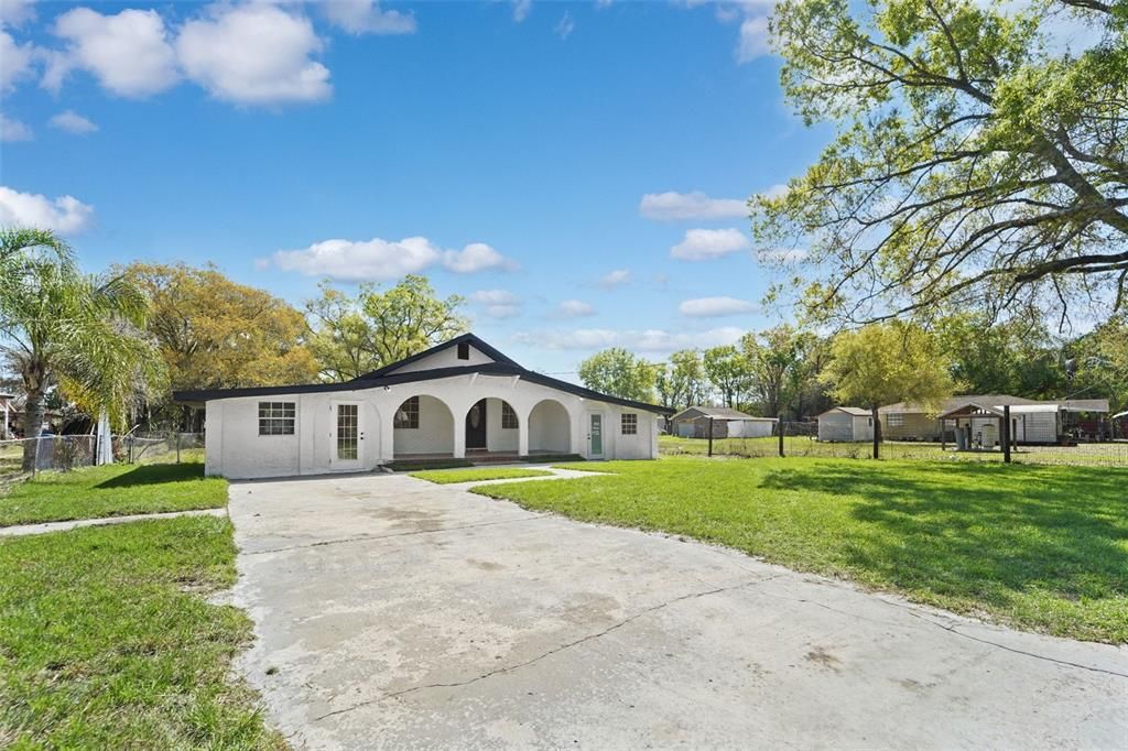 Недавно продано: $349,000 (5 спален, 2 ванн, 1944 Квадратных фут)