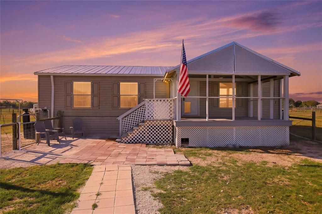 Vendido Recientemente: $300,000 (3 camas, 2 baños, 1096 Pies cuadrados)