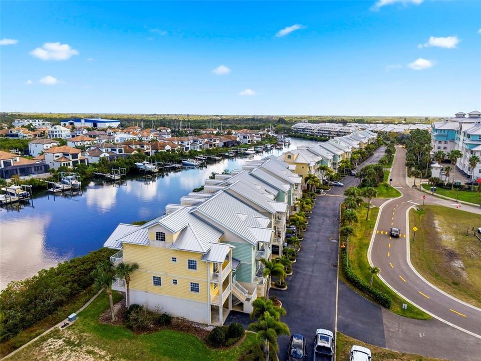 На продажу: $399,000 (3 спален, 3 ванн, 1417 Квадратных фут)
