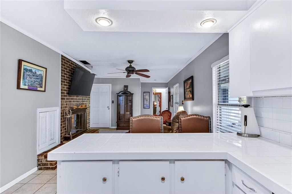 Activo con contrato: $349,900 (3 camas, 2 baños, 1898 Pies cuadrados)