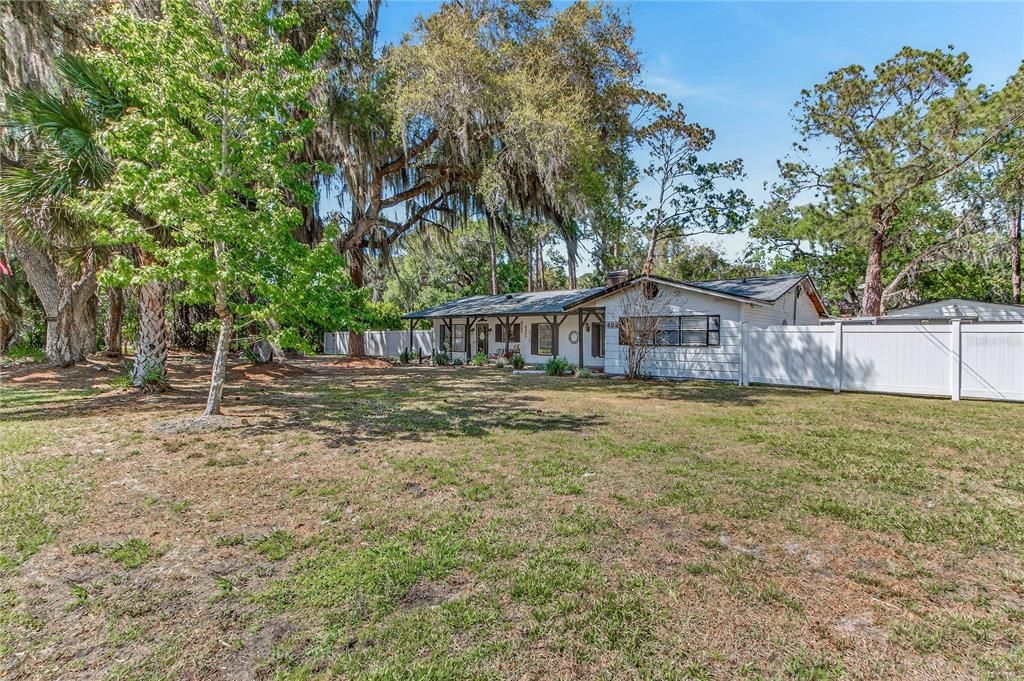 Activo con contrato: $349,900 (3 camas, 2 baños, 1898 Pies cuadrados)