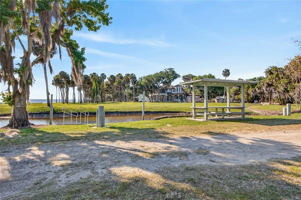 Activo con contrato: $349,900 (3 camas, 2 baños, 1898 Pies cuadrados)