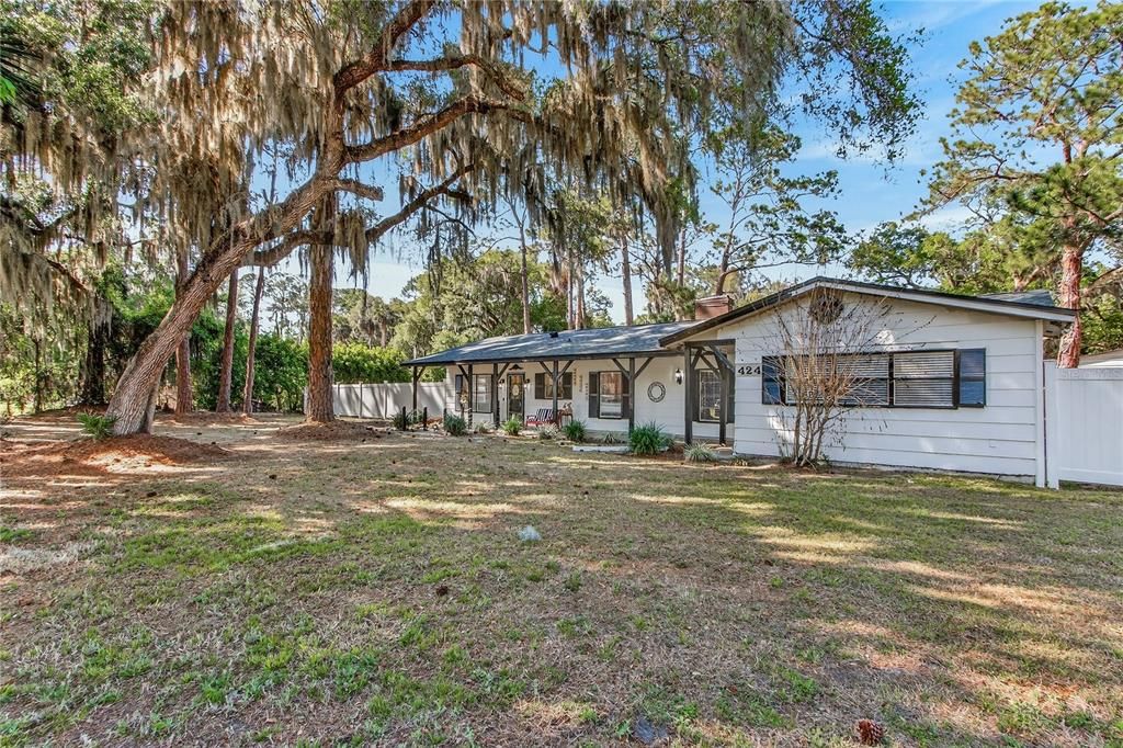 Activo con contrato: $349,900 (3 camas, 2 baños, 1898 Pies cuadrados)