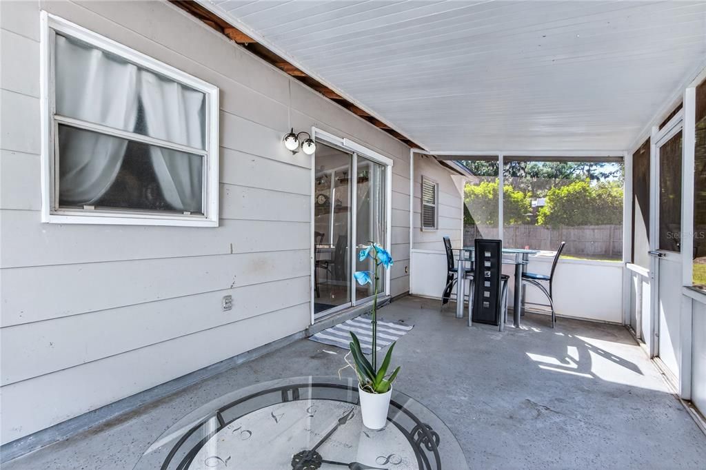 Activo con contrato: $349,900 (3 camas, 2 baños, 1898 Pies cuadrados)