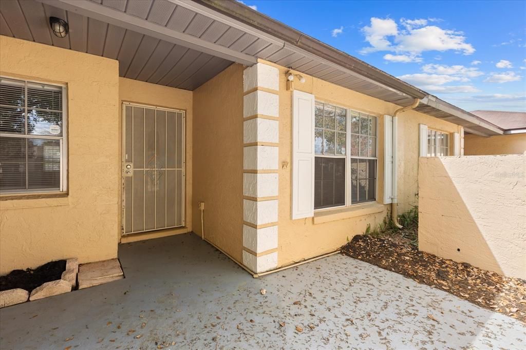 For Sale: $250,000 (2 beds, 2 baths, 1087 Square Feet)