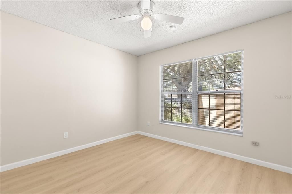 For Sale: $250,000 (2 beds, 2 baths, 1087 Square Feet)