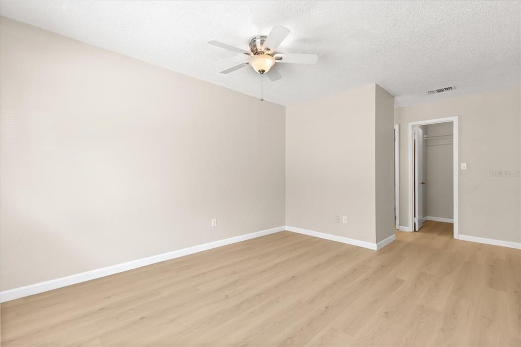 For Sale: $250,000 (2 beds, 2 baths, 1087 Square Feet)