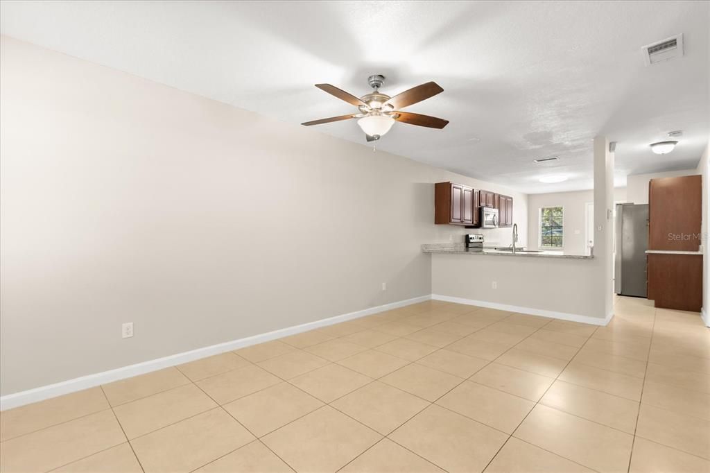 For Sale: $250,000 (2 beds, 2 baths, 1087 Square Feet)