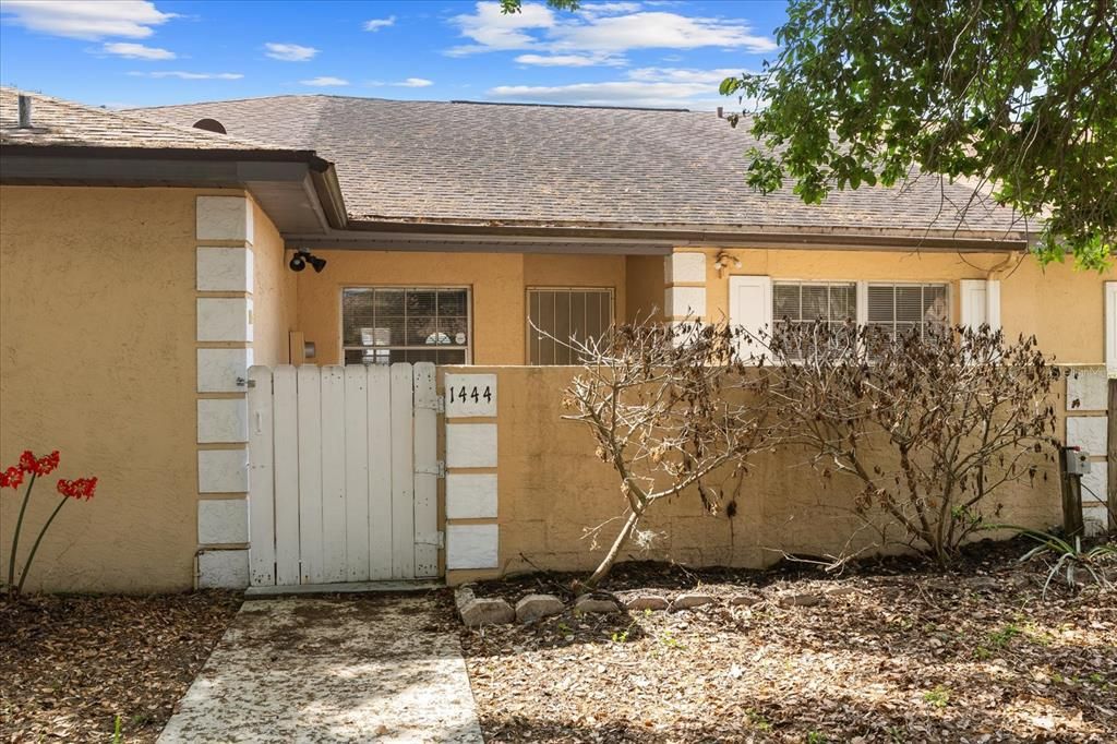 For Sale: $250,000 (2 beds, 2 baths, 1087 Square Feet)