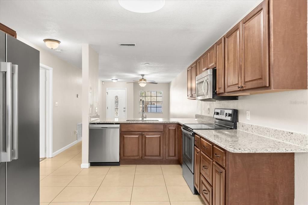 For Sale: $250,000 (2 beds, 2 baths, 1087 Square Feet)