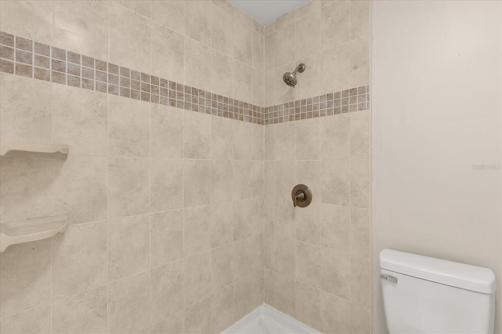 For Sale: $250,000 (2 beds, 2 baths, 1087 Square Feet)