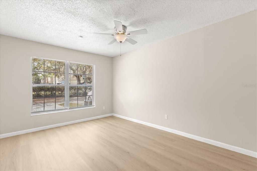 For Sale: $250,000 (2 beds, 2 baths, 1087 Square Feet)