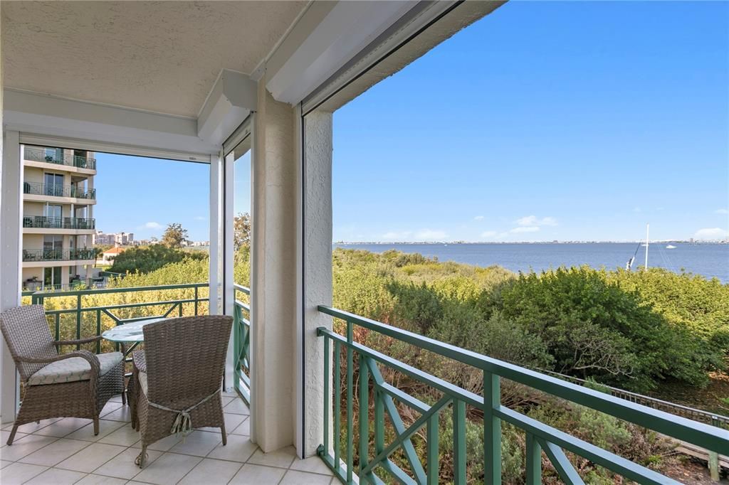 Active With Contract: $950,000 (2 beds, 2 baths, 1625 Square Feet)