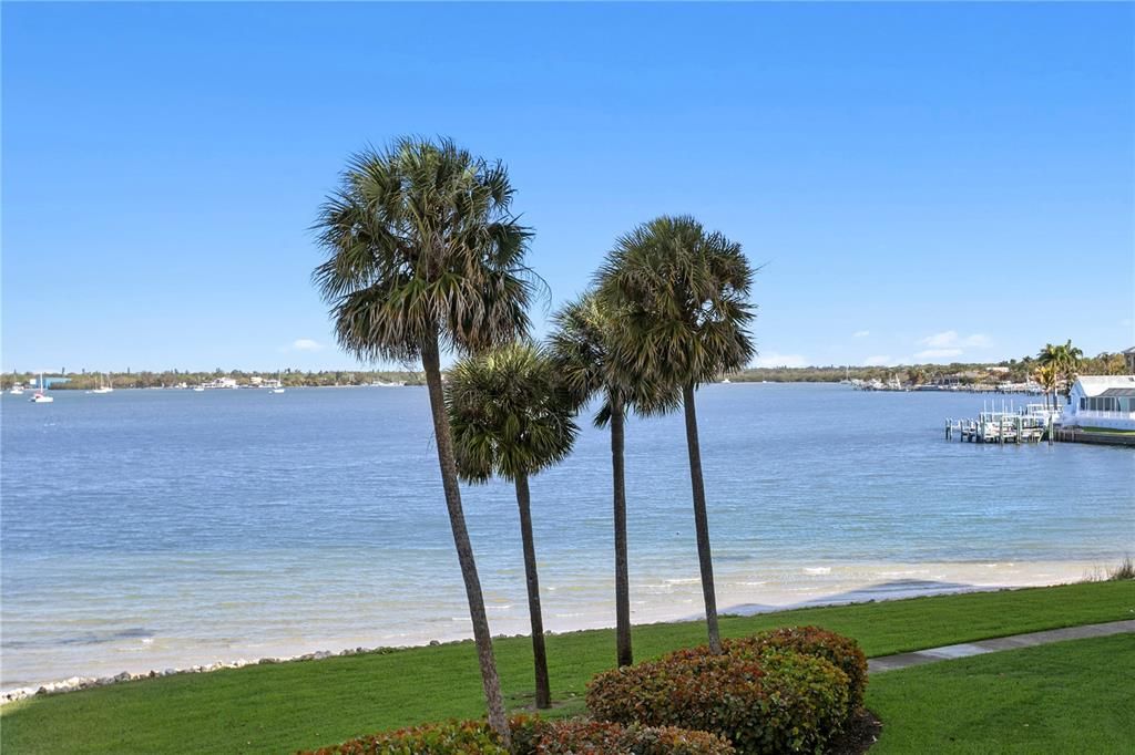 Active With Contract: $950,000 (2 beds, 2 baths, 1625 Square Feet)