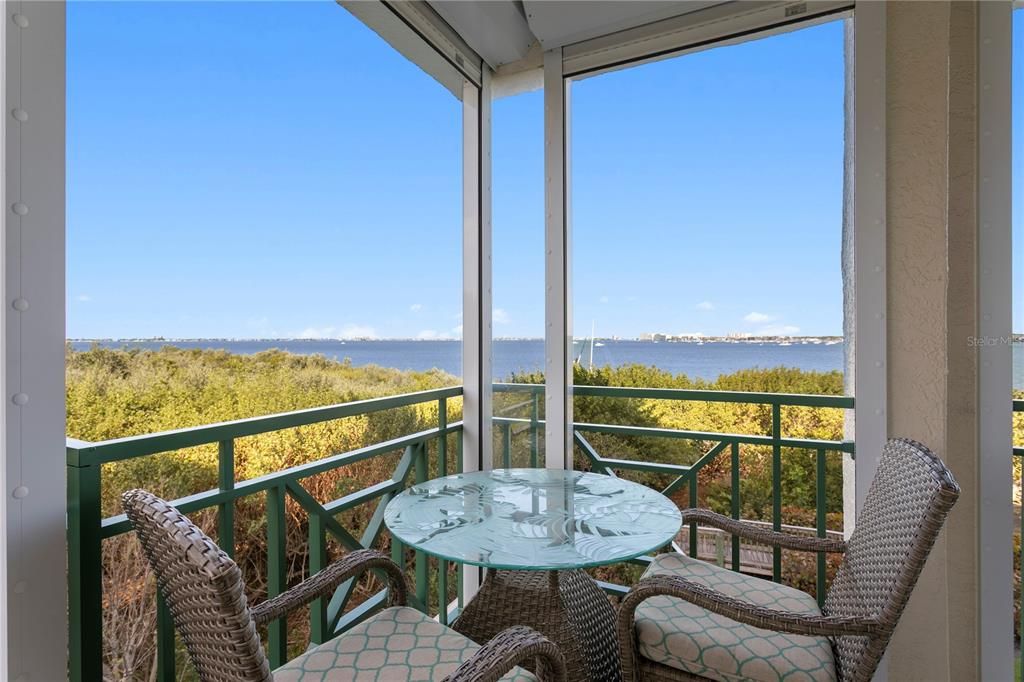 Active With Contract: $950,000 (2 beds, 2 baths, 1625 Square Feet)