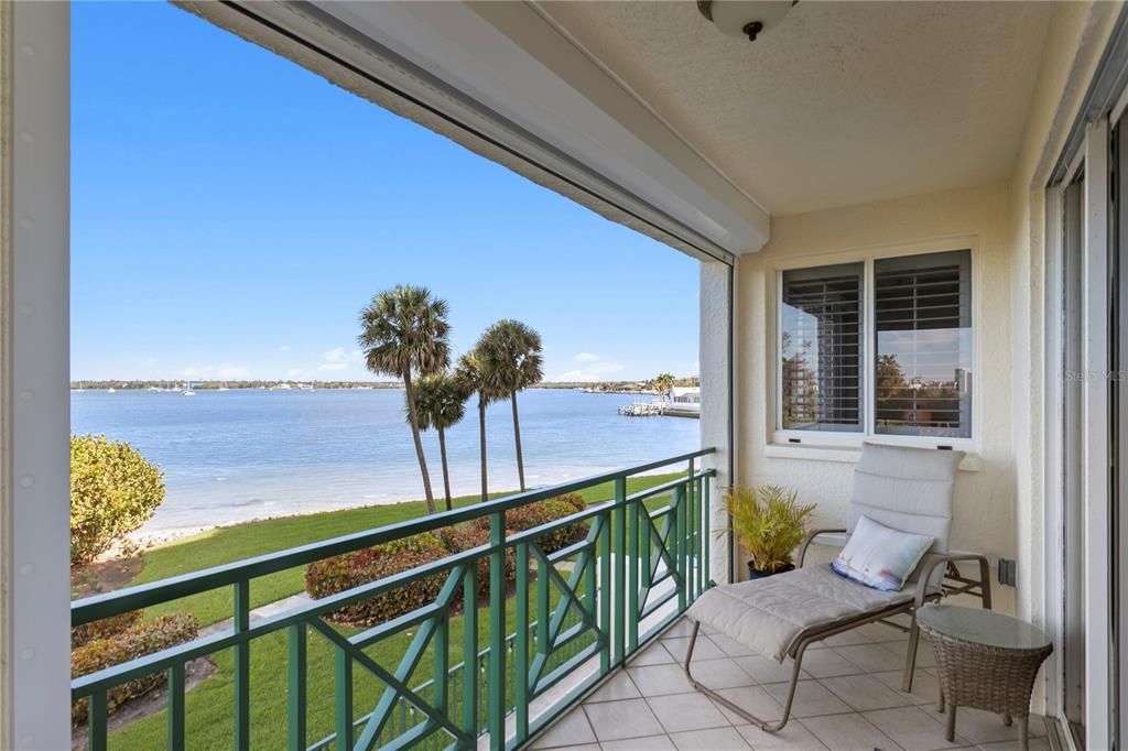 Active With Contract: $950,000 (2 beds, 2 baths, 1625 Square Feet)