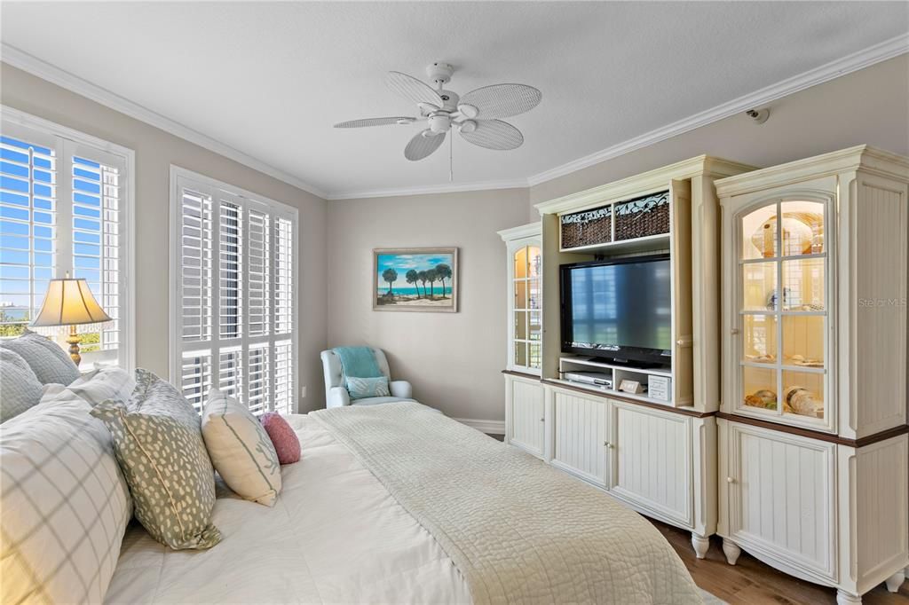 Active With Contract: $950,000 (2 beds, 2 baths, 1625 Square Feet)