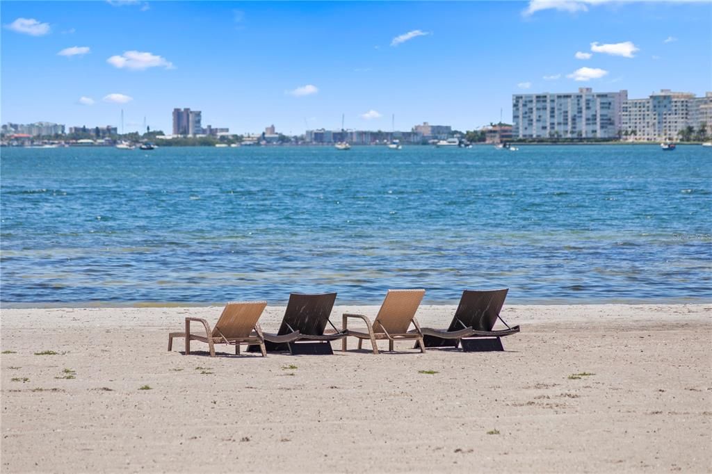 Active With Contract: $950,000 (2 beds, 2 baths, 1625 Square Feet)