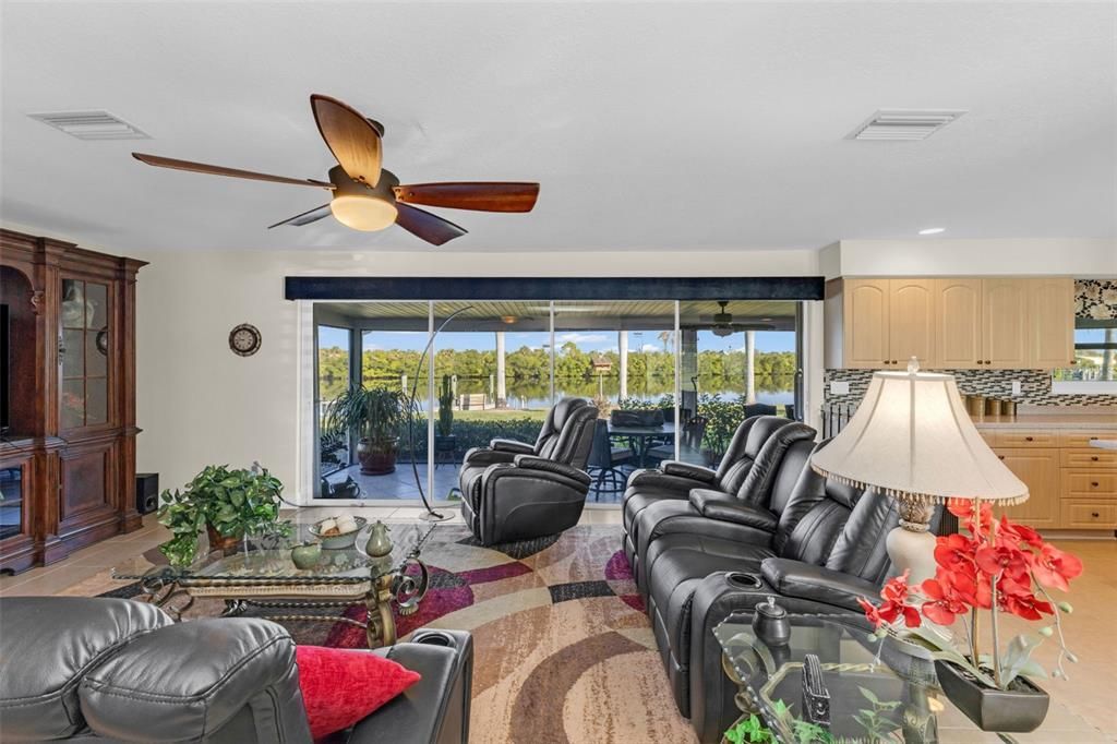 En Venta: $795,000 (3 camas, 3 baños, 2549 Pies cuadrados)