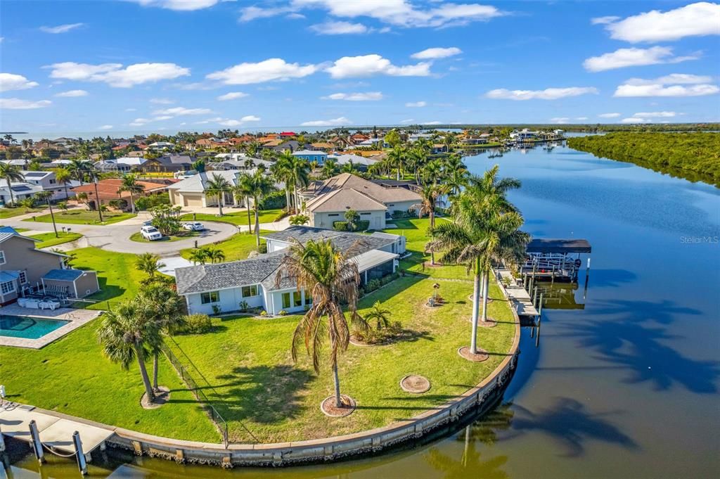 En Venta: $795,000 (3 camas, 3 baños, 2549 Pies cuadrados)