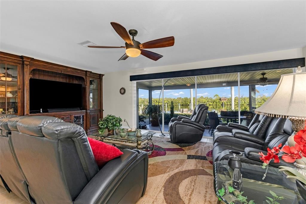 En Venta: $795,000 (3 camas, 3 baños, 2549 Pies cuadrados)